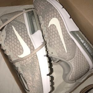 Nike Air Max Women’s Gray size 7.5